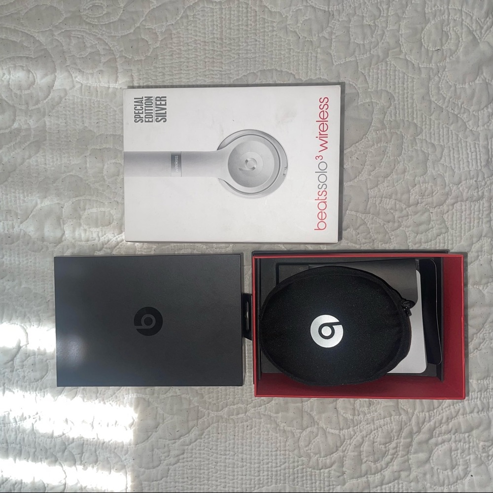 Beats solo 3 wireless special edition silver